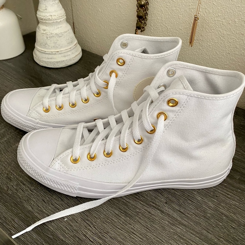 Gently Used - Converse All-Star High Tops - Size 9.5 - Picture 8 of 16